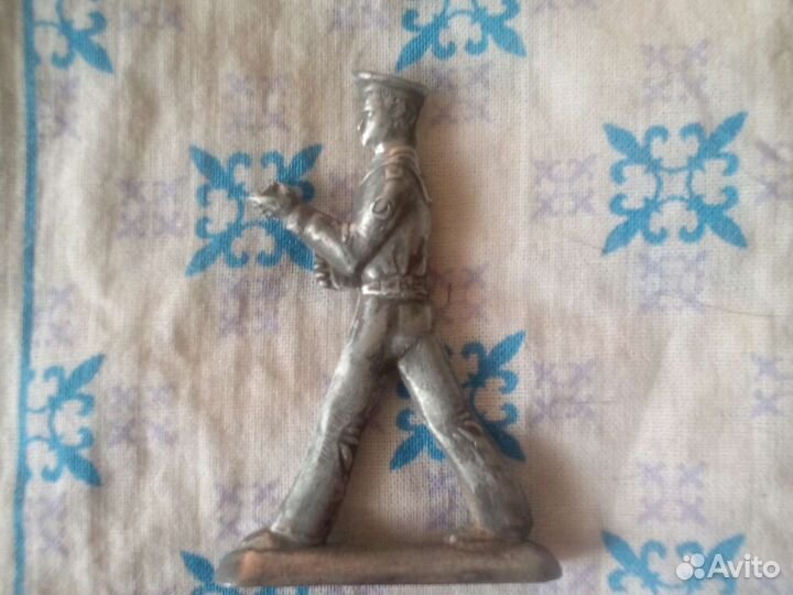 Модель оловянного солдитка