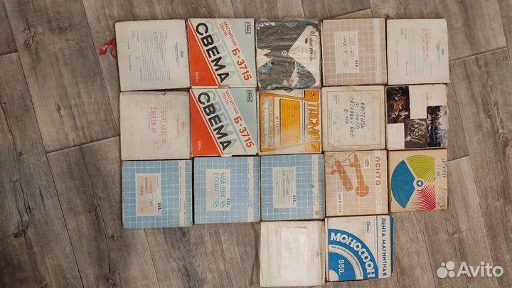 Магнитная лента катушки с записью