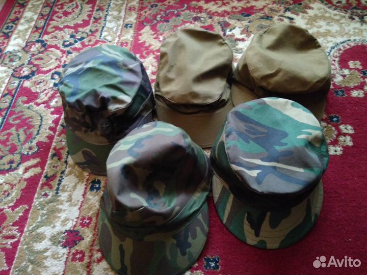 Военные шапки, снаряжение