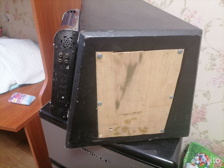 Сабвуфер и усилитель в автомобиль с проводами