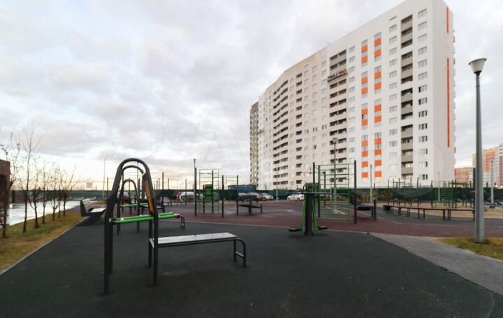 2-к. квартира, 52 м², 1/15 эт.