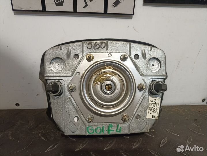 Подушка безопасности в рулевое колесо VW Golf 4