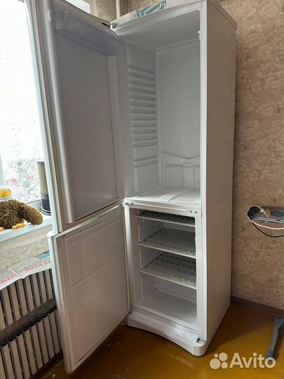 Холодильник indesit