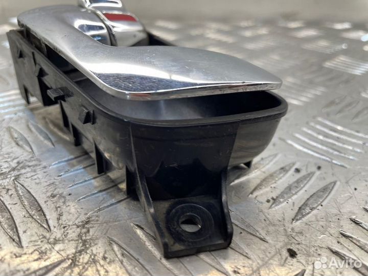 Ручка двери внутренняя задняя левая Mitsubishi