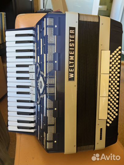 Продажа муз. инструм.(аккордеоны и синтезатор)