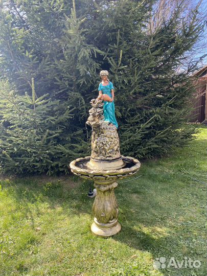 Фонтан девушка с кувшином из бетона ручной работы