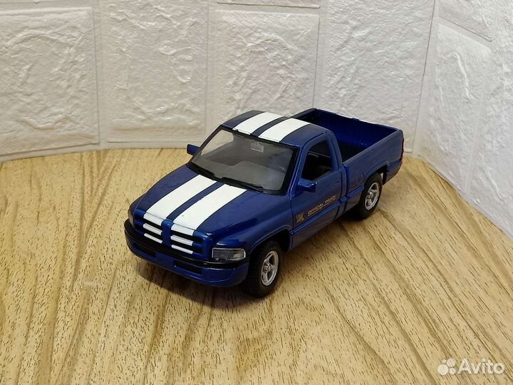 Dodge Ram 1/26 Maisto Made in Thailand