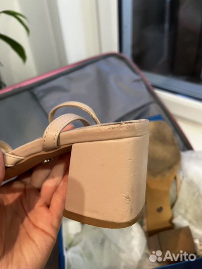 Босоножки женские 38 размер с дефектом