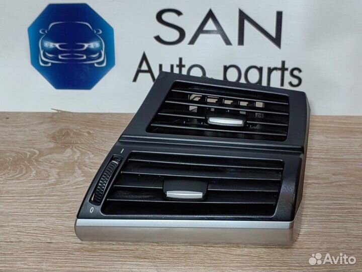 Дефлектор воздушный правый Bmw X5 E70 N52B30AF