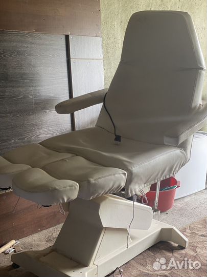 Педикюрное кресло с электроприводом