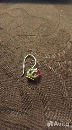 Одна золотая серьга 583