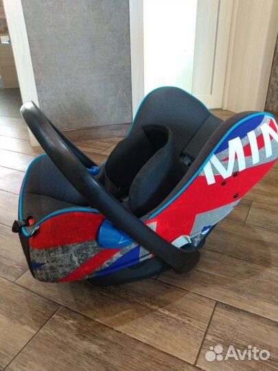Детское автокресло BMW