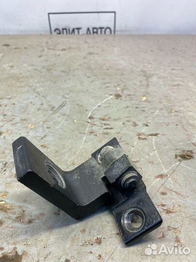 Петля двери передняя правая Bmw X5 E70 4.8 2008