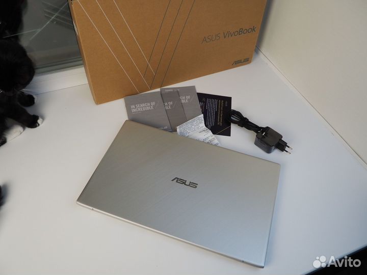 Заводское сост Asus 17.3 металлич i3 10gen ssd