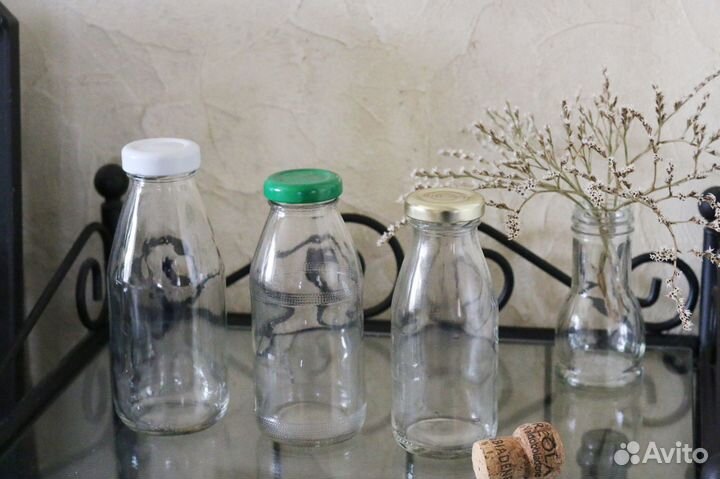 Стеклянные вытянутые банки маленькие
