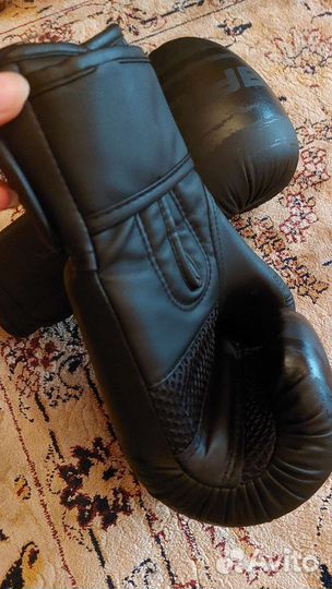 Боксерские перчатки