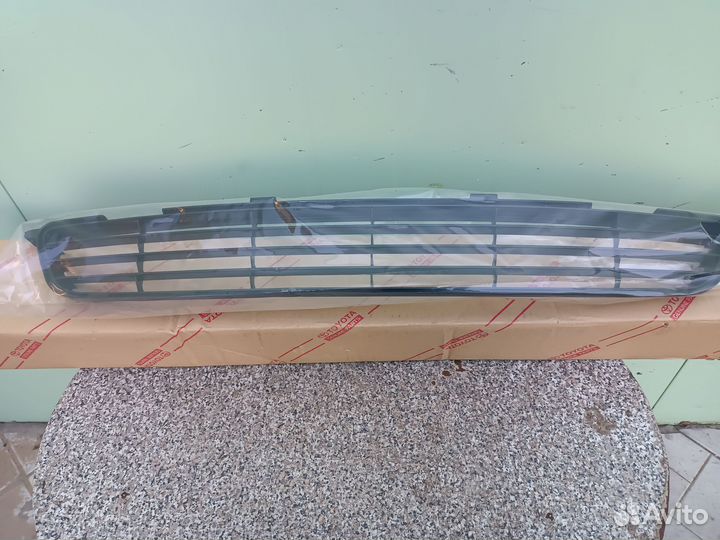 Решетка бампера нижняя Тойота Королла toyota corol