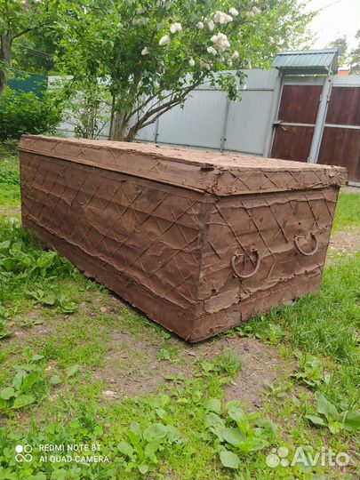 Сундук старинный