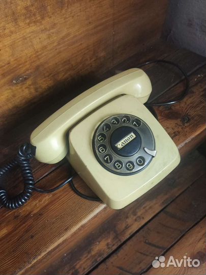 Старинный телефон СССР