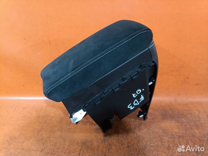 Подлокотник передний Honda Civic FD3