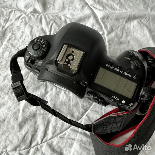 Зеркальный фотоаппарат canon 5D mark IV