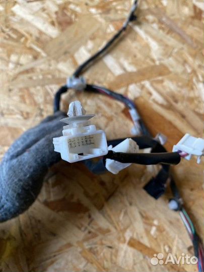 Электропроводка передней левой двери