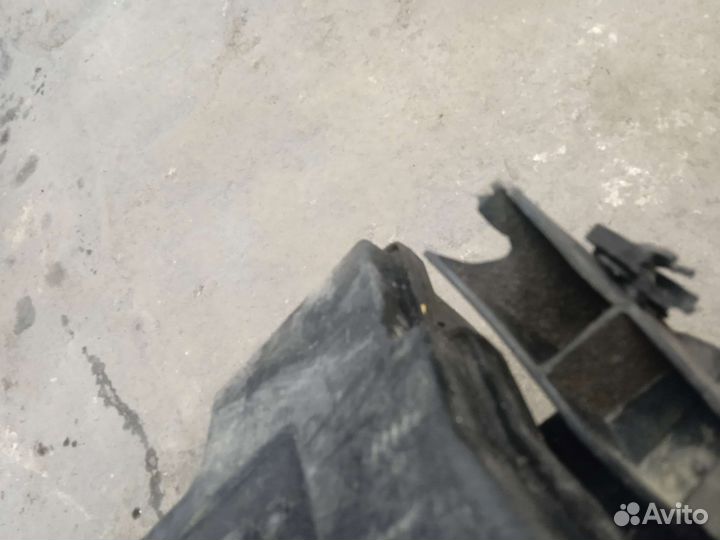 Корпус воздушного фильтра Вольво С40 В40