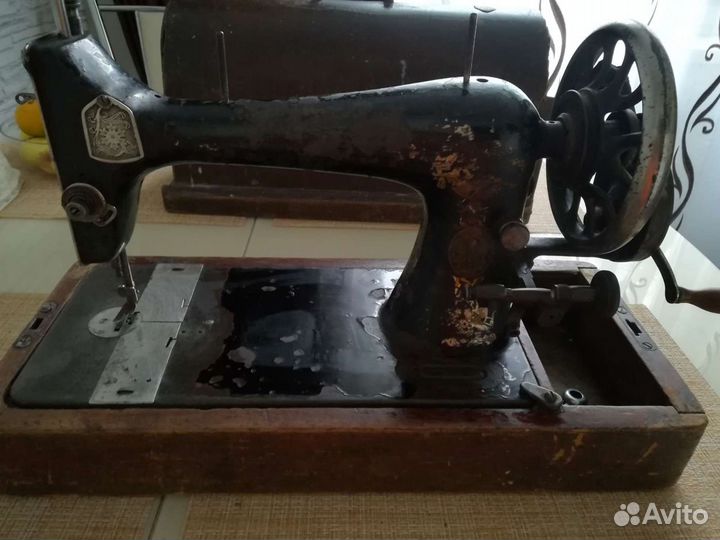 Антиквариат. Швейная машина Singer