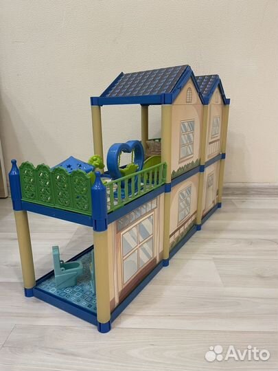 Кукольный домик с мебелью
