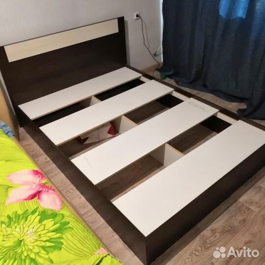 Кровать