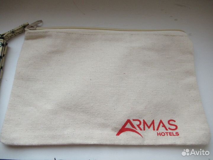 Вещи пакетом - перчатки, гетры, косметички, платки