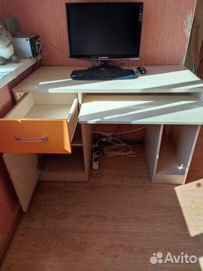 Компьютерный стол