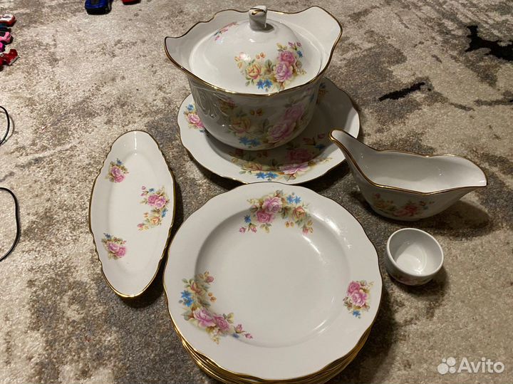 Набор столовой посуды новый