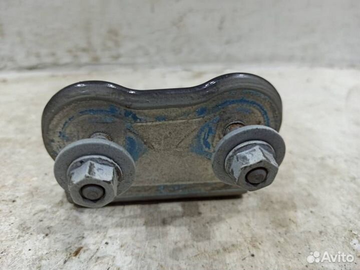 Петля двери задней левой верхняя