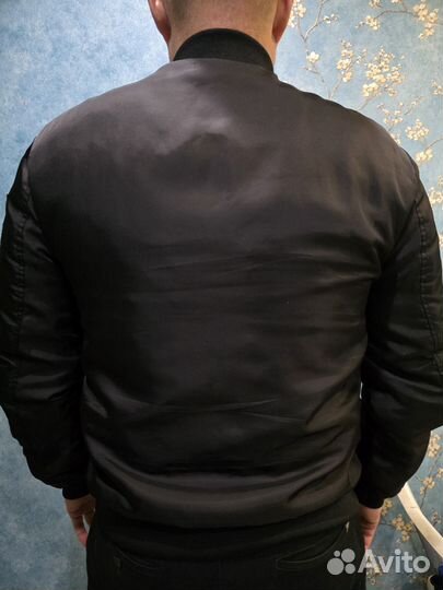 Бомбер черный