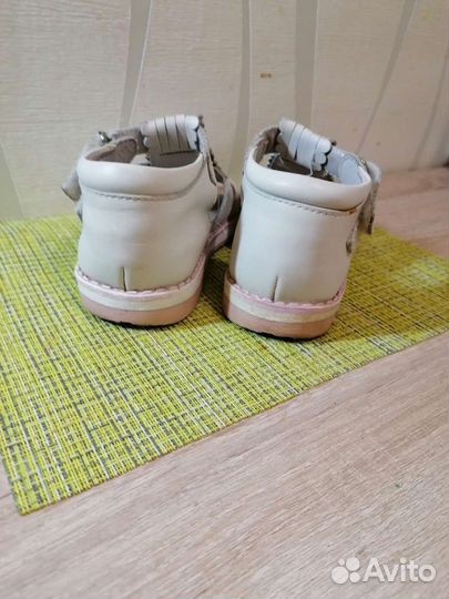 Босоножки для девочки