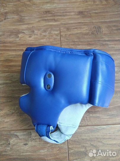 Боксерский шлем новый, боксерские перчатки новые