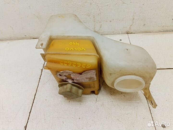 Бачок омывателя Вольво 460
