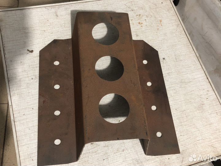 Кронштейн передней стенки самосвала