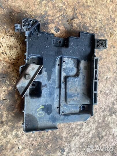 Площадка аккумулятора Kia Ceed (2015–2018)