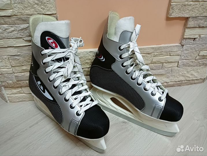 Коньки хоккейные 44 размер новые
