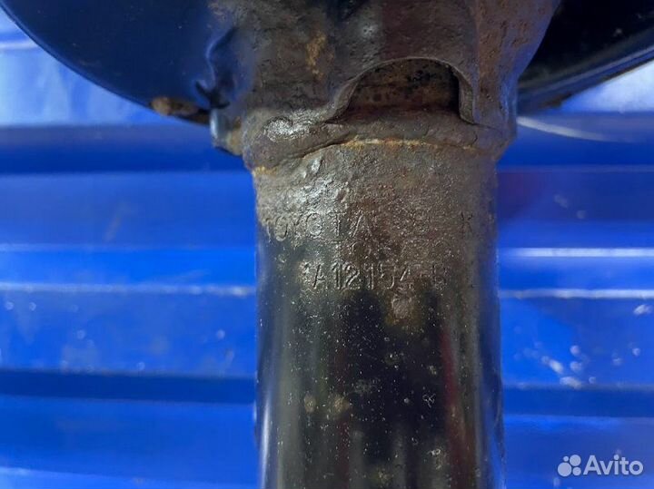 Амортизатор передний левый Toyota Highlander XU40