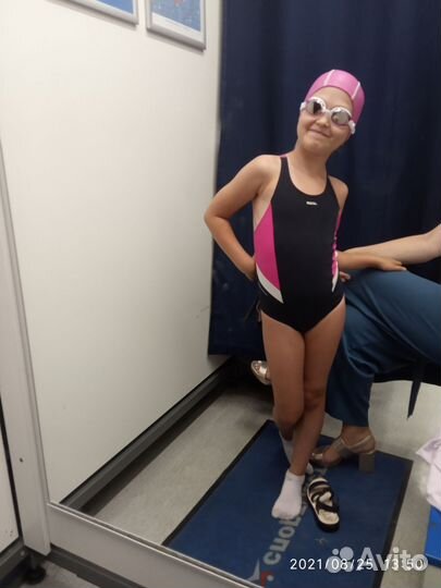 Купальник, очки для плавания, ласты