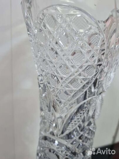 Ваза с резным декором, хрусталь