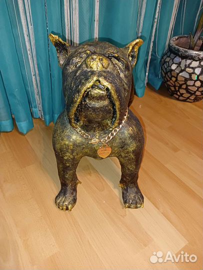 Скульптура собака