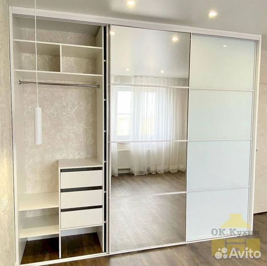 Шкаф с зеркалом