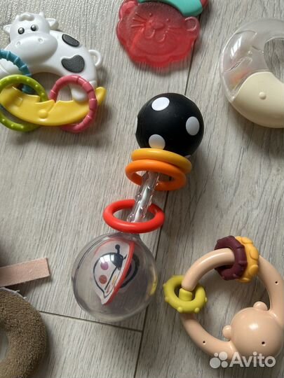 Развивающие игрушки для малышей пакетом