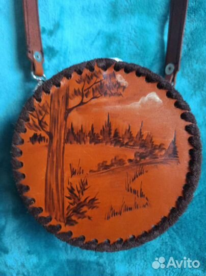 Фляга в кожаном чехле