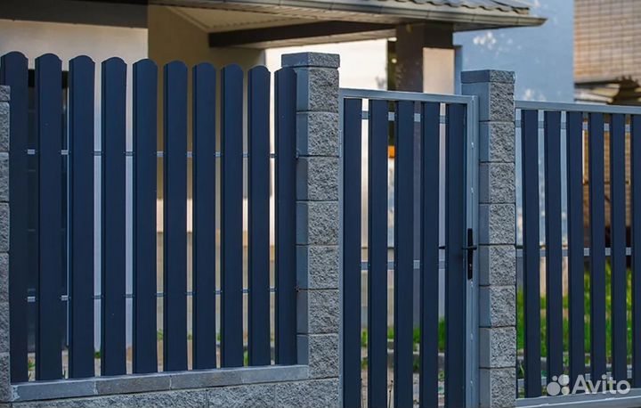 Забор из евроштакетника быстро работа по договору