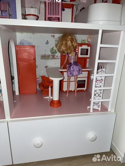 Кукольный домик с мебелью